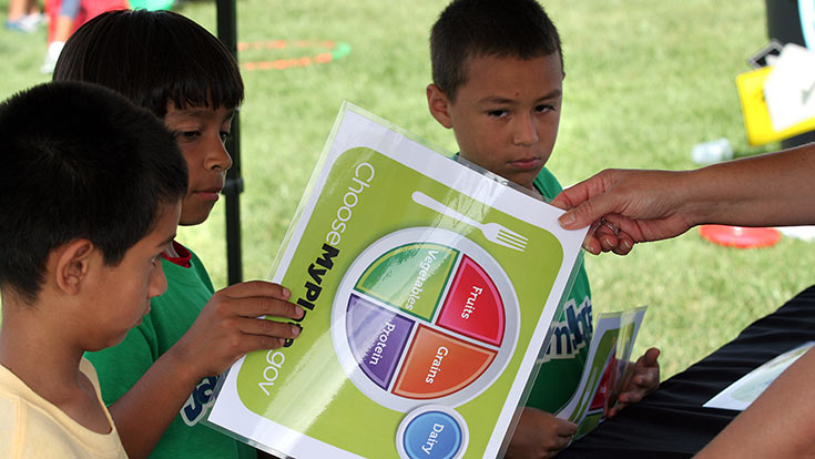 Children learning healthy eating habits at Jam!boree Day
